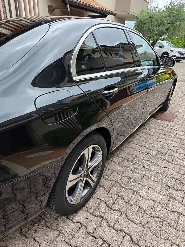 Usata Mercedes E220 Exclusive 194 CV (142 kW) 2019 Nero Berlina