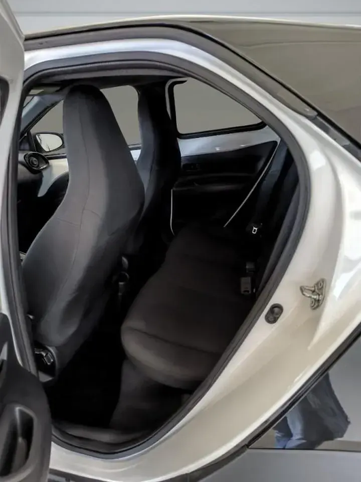 Usata Toyota Aygo X Trend 72 CV (52 kW) 2025 Grigio SUV