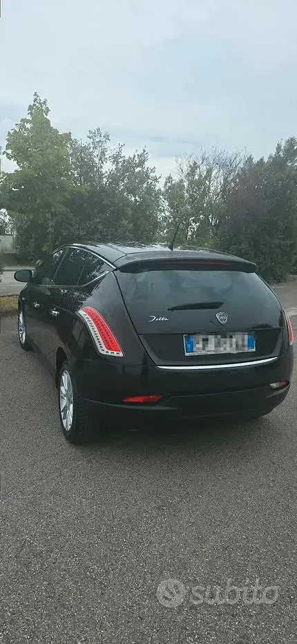 Usata Lancia Delta 120 CV (88 kW) 2012 Nero Utilitaria