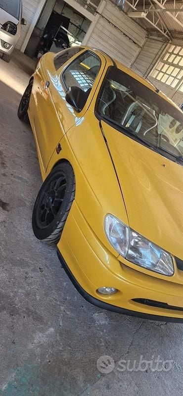 Usata Renault Mégane Coupé 150 CV (110 kW) 1998 Giallo Coupé