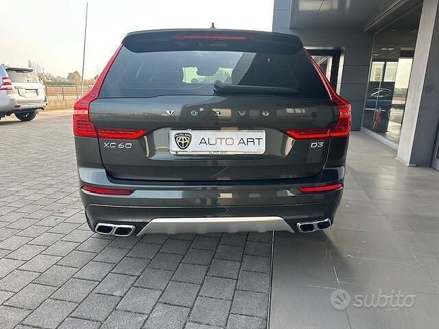 Usata Volvo XC60 Business Edition 150 CV (110 kW) 2019 Grigio SUV