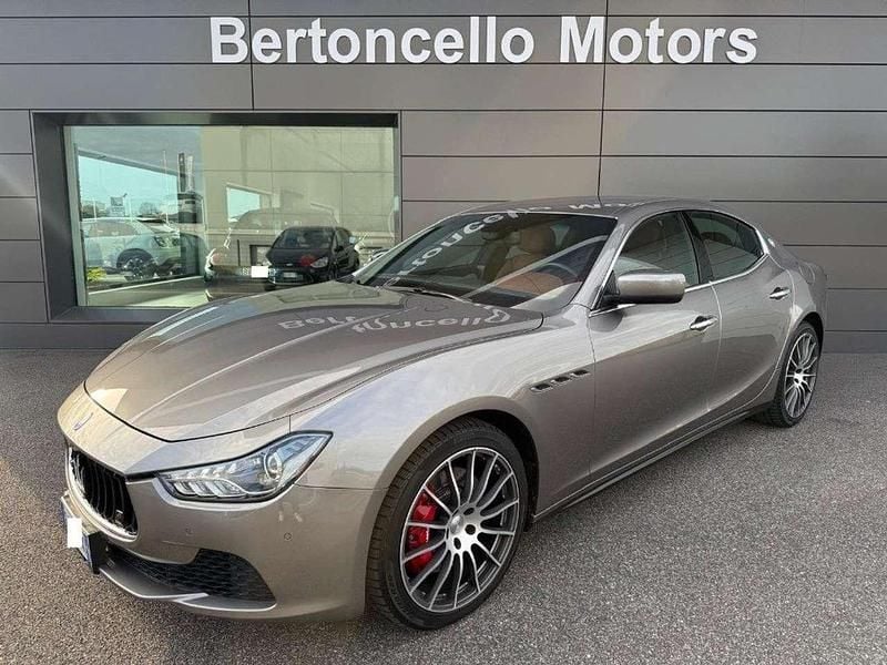 Grigio Usata 2016 Maserati Ghibli Berlina | 32.900 € (Buon prezzo) - Immagine 1/4