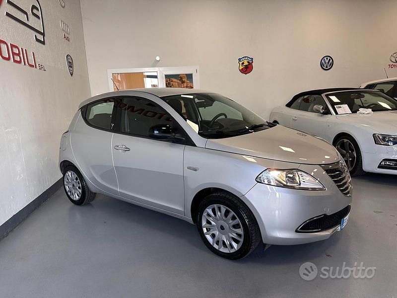 Usata Lancia Ypsilon Silver 69 CV (50 kW) 2013 Grigio Utilitaria