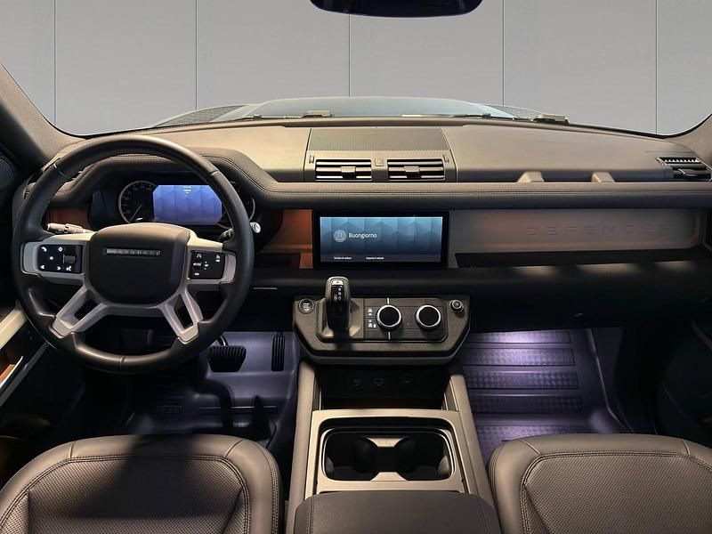 Usata Land Rover Defender SE 200 CV (147 kW) 2023 Santorini black SUV