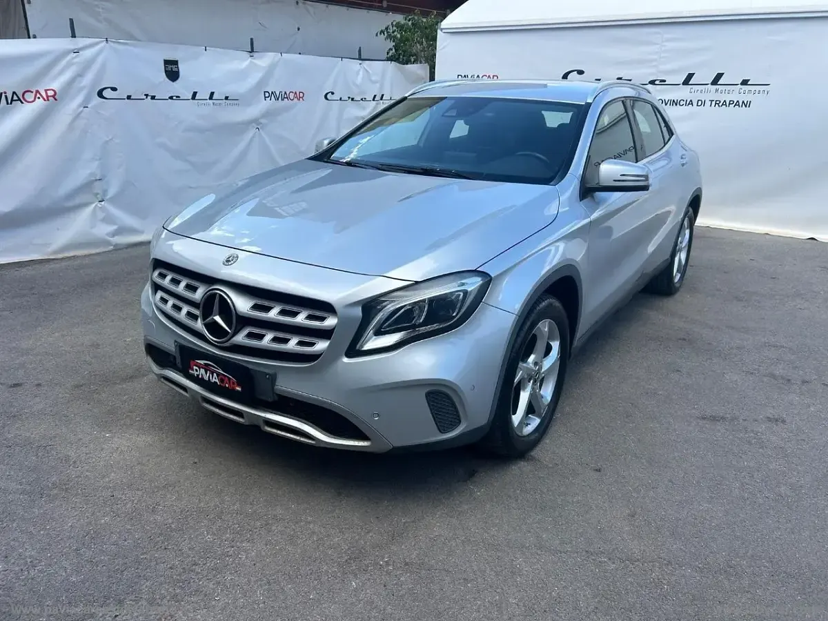 Usata Mercedes GLA220 Premium 176 CV (129 kW) 2018 Grigio SUV
