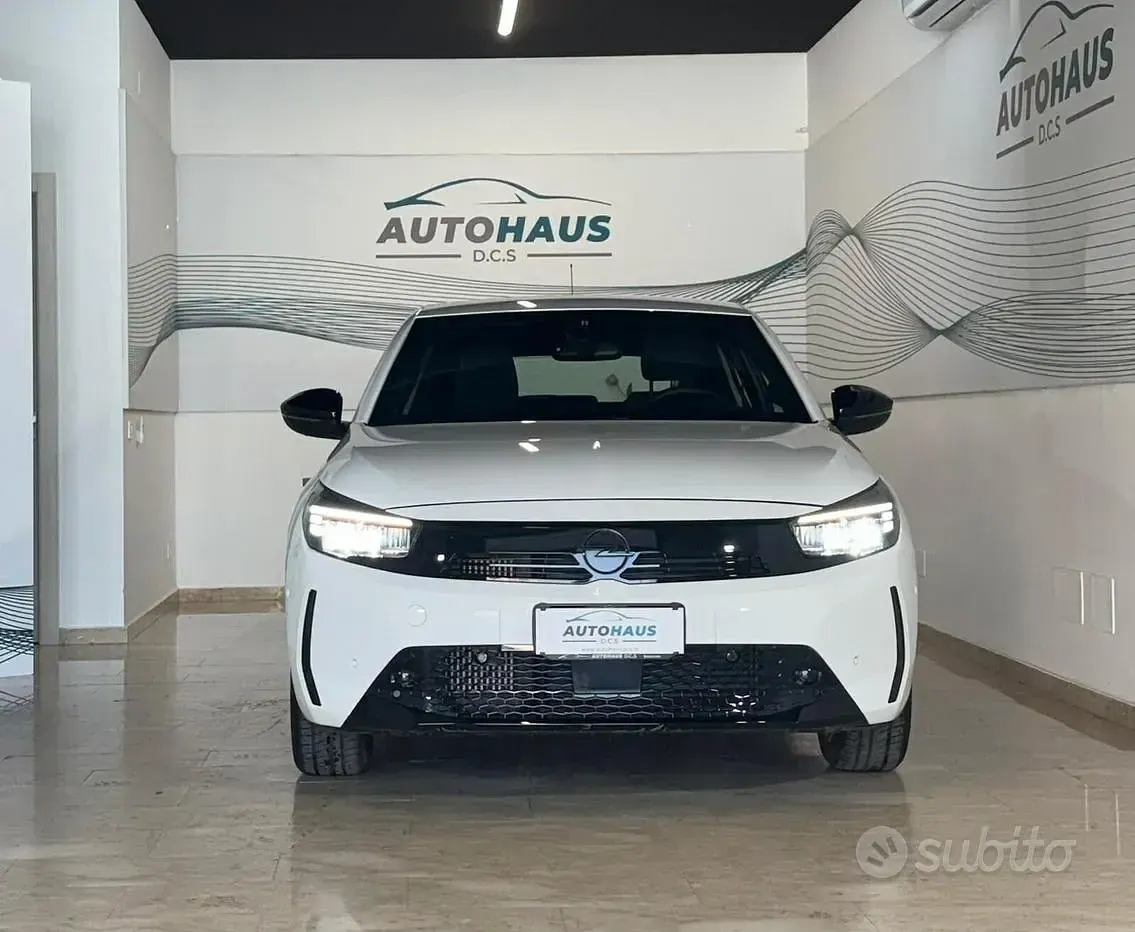 Usata Opel Corsa 101 CV (74 kW) 2025 Bianco Utilitaria