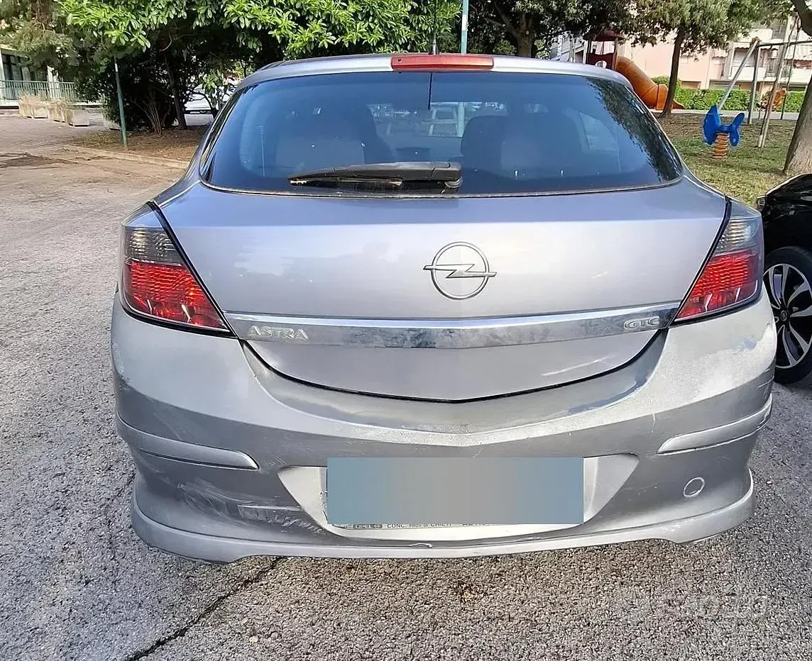 Usata Opel Astra 125 CV (91 kW) 2008 Grigio Berlina