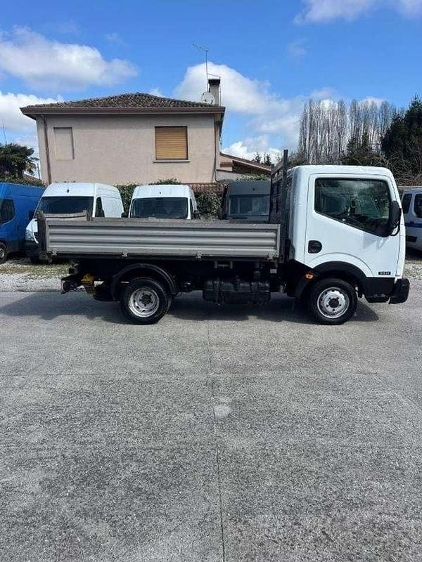 Usata Nissan Cabstar 110 CV (80 kW) 2010 Bianco Pick-up