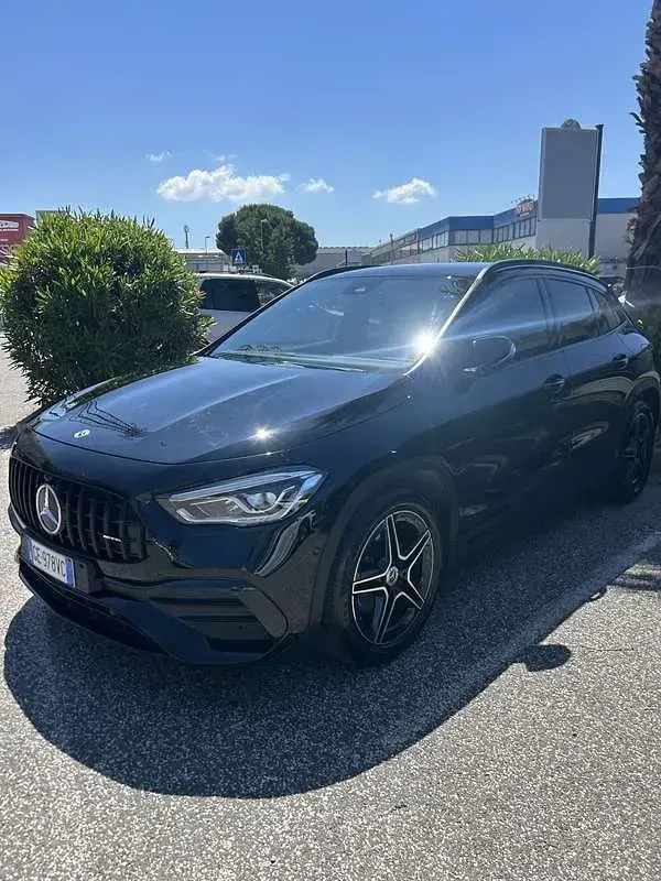 Usata Mercedes GLA200 Premium 150 CV (110 kW) 2021 Nero SUV