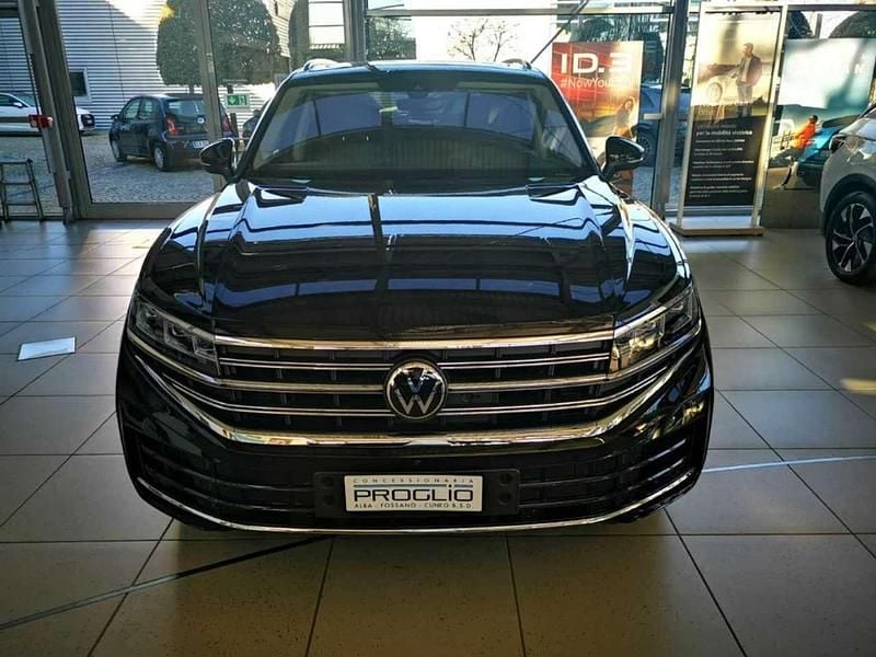 Usata VW Touareg Elegance 340 CV (250 kW) 2023 Grenadill black metallizzato SUV
