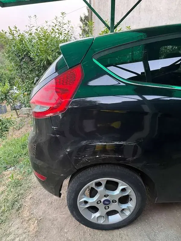 Usata Ford Fiesta Titanium 75 CV (55 kW) 2012 Berlina