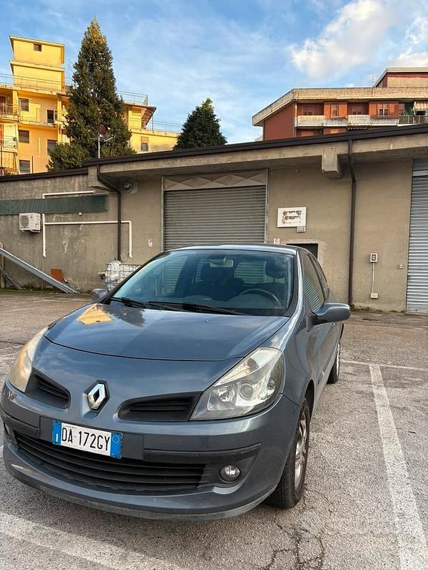 Usata 2006 Renault Clio II | 2000 € (Buon prezzo) - Immagine 1/4