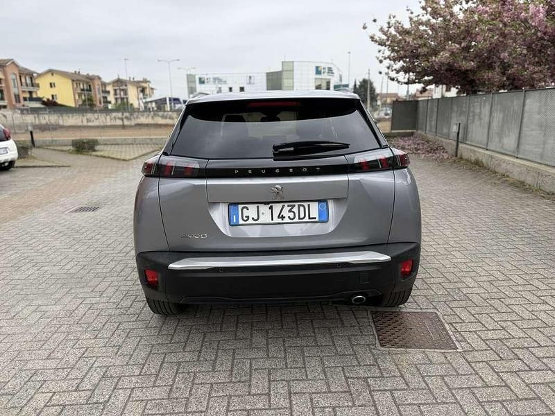 Używany Peugeot 2008 Allure 131 KM (96 kW) 2022 SUV