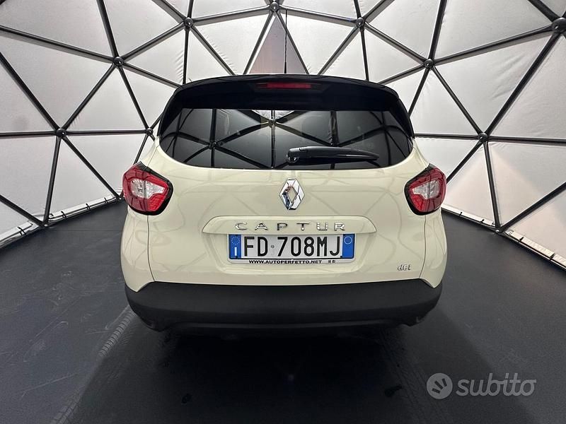Usata Renault Captur Intens 90 CV (66 kW) 2016 Beige SUV