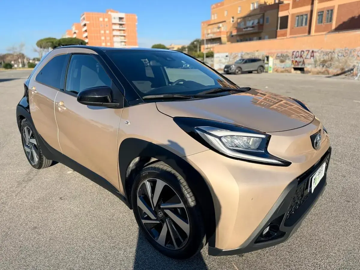 Usata Toyota Aygo X 72 CV (52 kW) 2023 Oro SUV