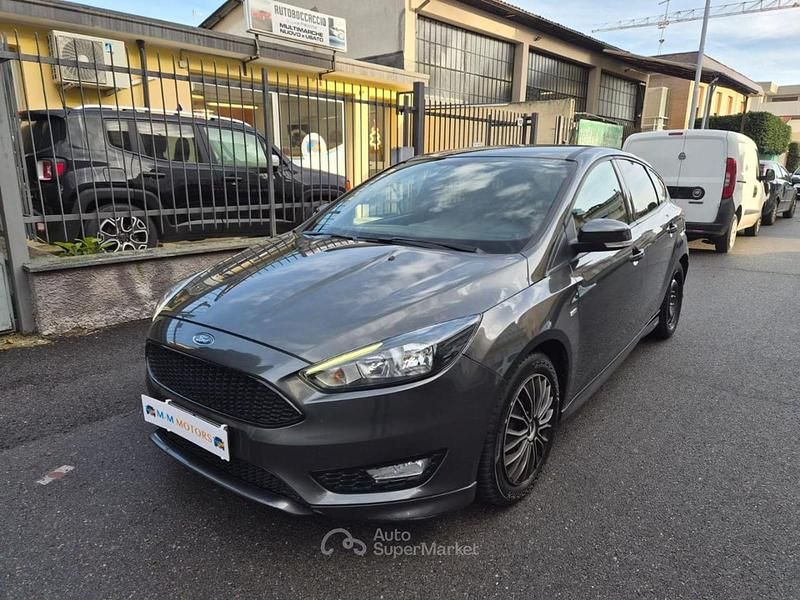 Usata Ford Focus ST-Line 120 CV (88 kW) 2017 Grigio Berlina