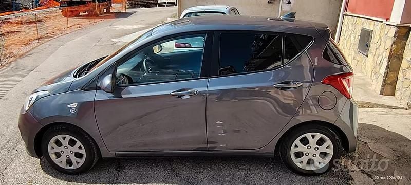 Usata Hyundai i10 Comfort 67 CV (49 kW) 2016 Grigio Utilitaria