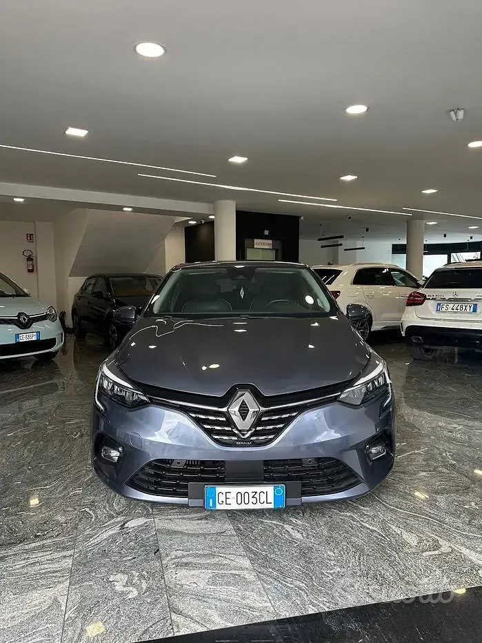 Begagnad Renault Clio V Zen 101 HK (74 kW) 2021 Grå Sedan
