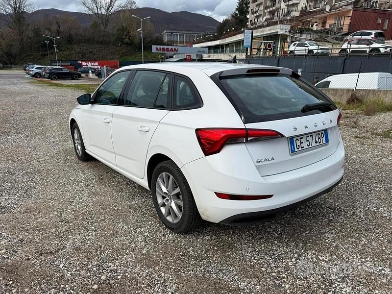Usata Skoda Scala Ambition 95 CV (69 kW) 2021 Bianco Utilitaria