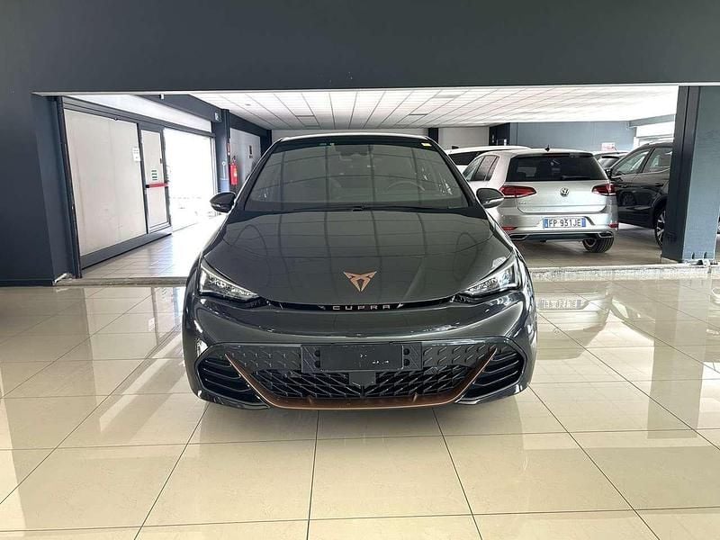 Usata Cupra Born 169 kW (231 CV) 2024 Grigio quasar Utilitaria