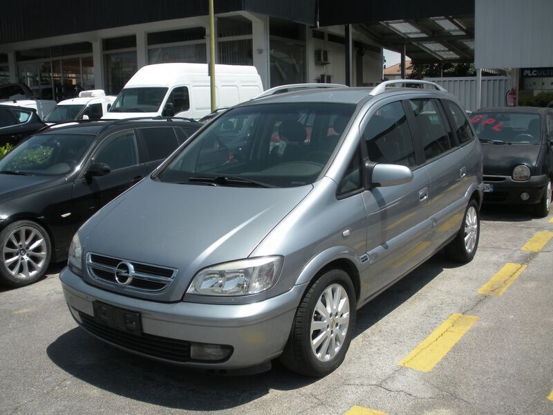 Usata Opel Zafira 101 CV (74 kW) 2004 Gray Monovolume