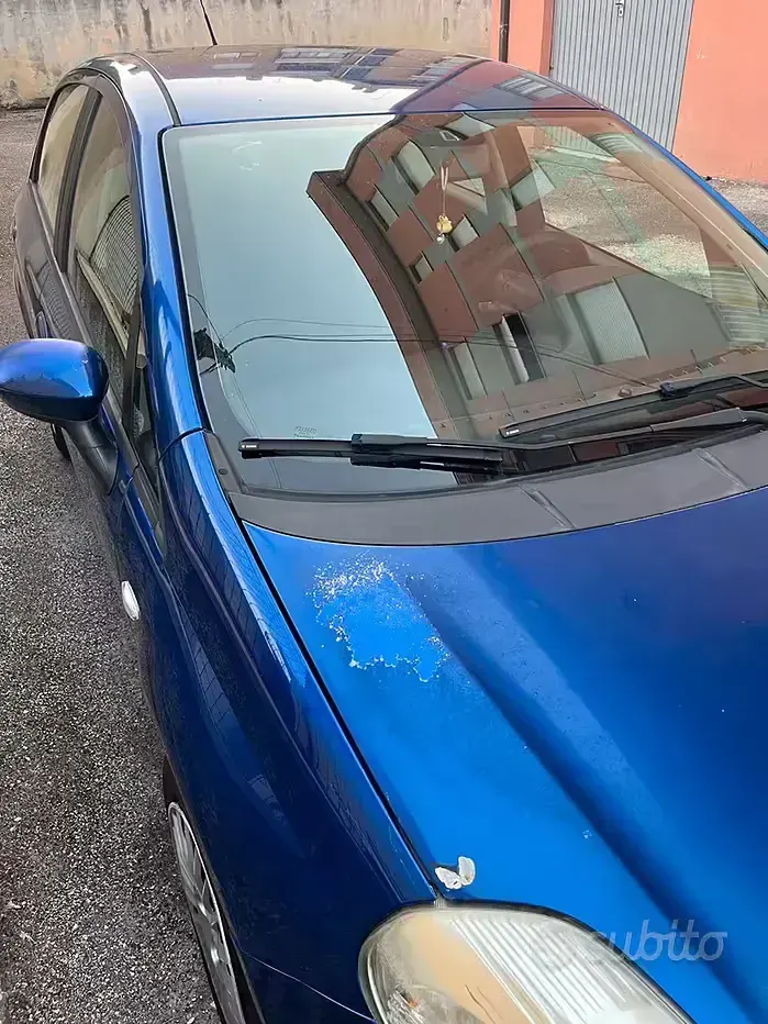 Usata Fiat Grande Punto 75 CV (55 kW) 2005 Bluazzurro Utilitaria
