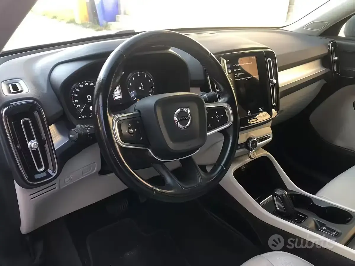 Usata Volvo XC40 Momentum 129 CV (94 kW) 2019 Grigio SUV