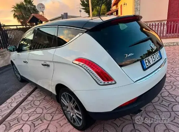 Usata Lancia Delta 105 CV (77 kW) 2012 Bianco Utilitaria