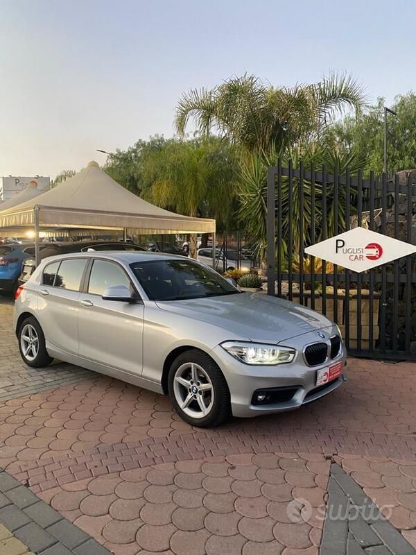 Grigio Usata 2019 BMW 118 Advantage Due volumi | 17.490 € (Super prezzo) - Immagine 1/4