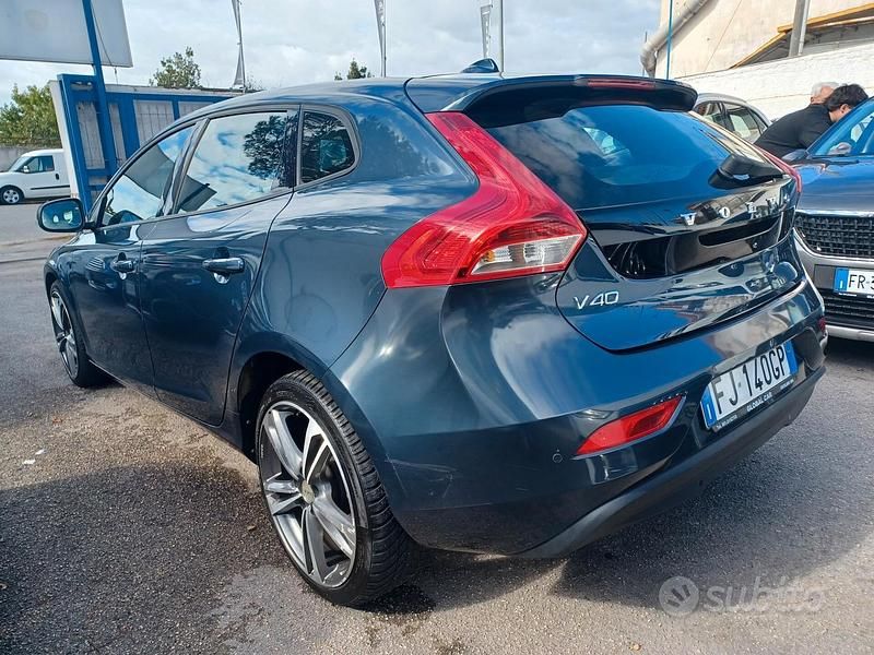 Usata Volvo V40 Momentum 2017 Grigio Berlina