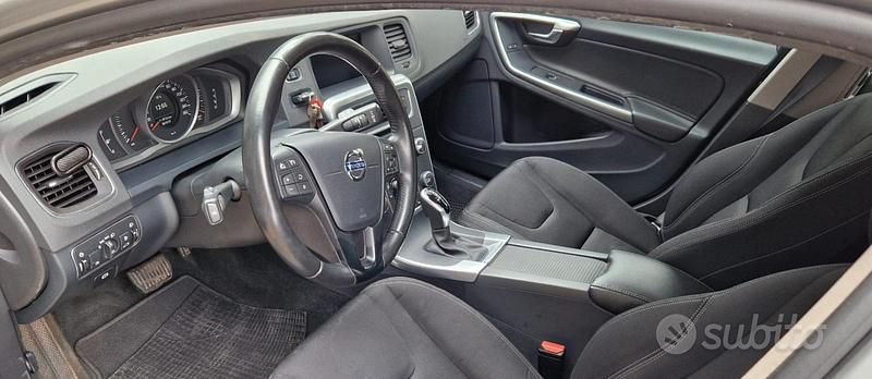 Usata Volvo V60 2017 Grigio Station wagon