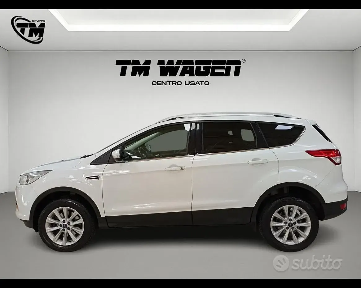 Usado Ford Kuga S 150 CV (110 kW) 2017 Blanco SUV