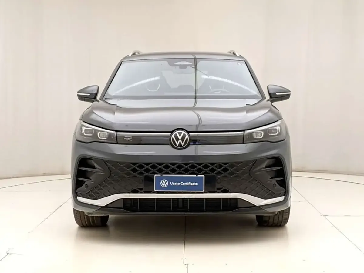 Usata VW Tiguan R-line 150 CV (110 kW) 2024 Grigio SUV