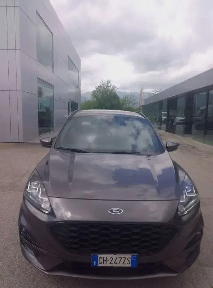 Usata Ford Kuga ST-Line 120 CV (88 kW) 2022 Grigio SUV