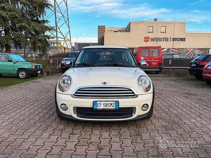 Usata Mini ONE 75 CV (55 kW) 2011 Beige Utilitaria