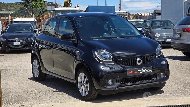 Begagnad Smart ForFour Passion 90 HK (66 kW) 2016 Svart Halvkombi