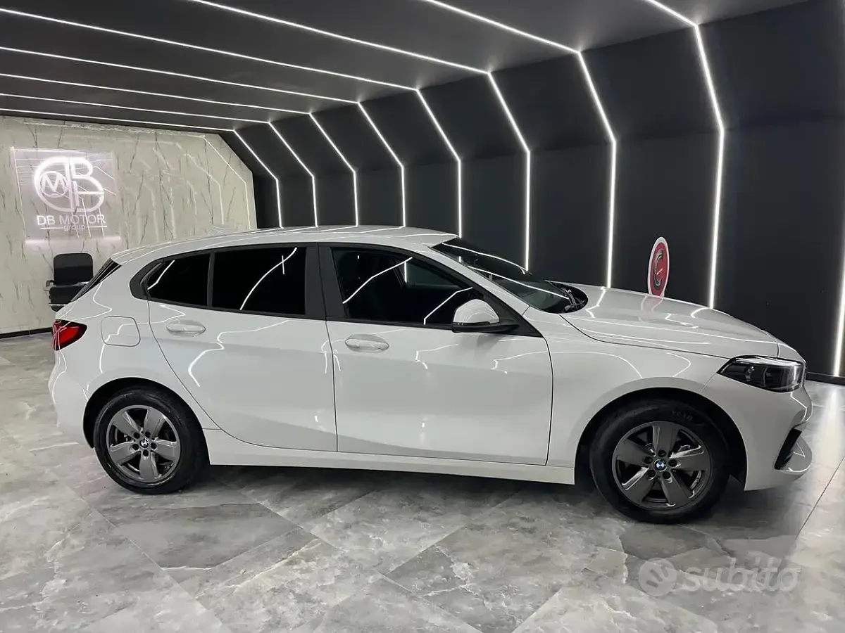 Usado BMW 116 Sport Line 116 CV (85 kW) 2021 Blanco Utilitario