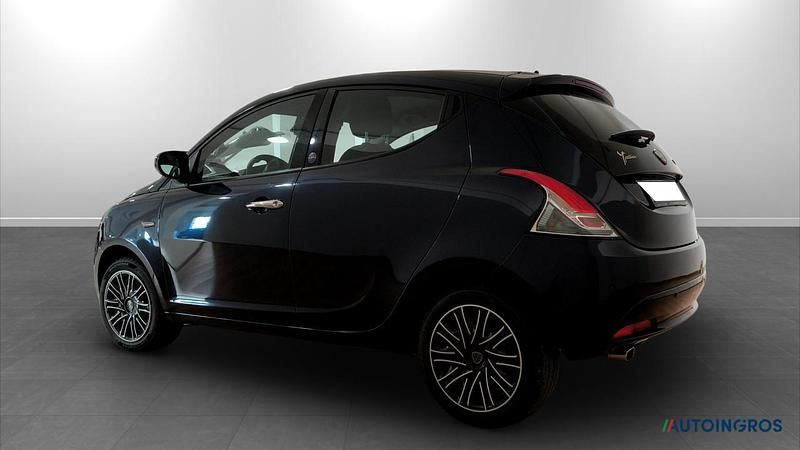 Usado Lancia Ypsilon Gold 69 HP (50 kW) 2021 Azul Citadino