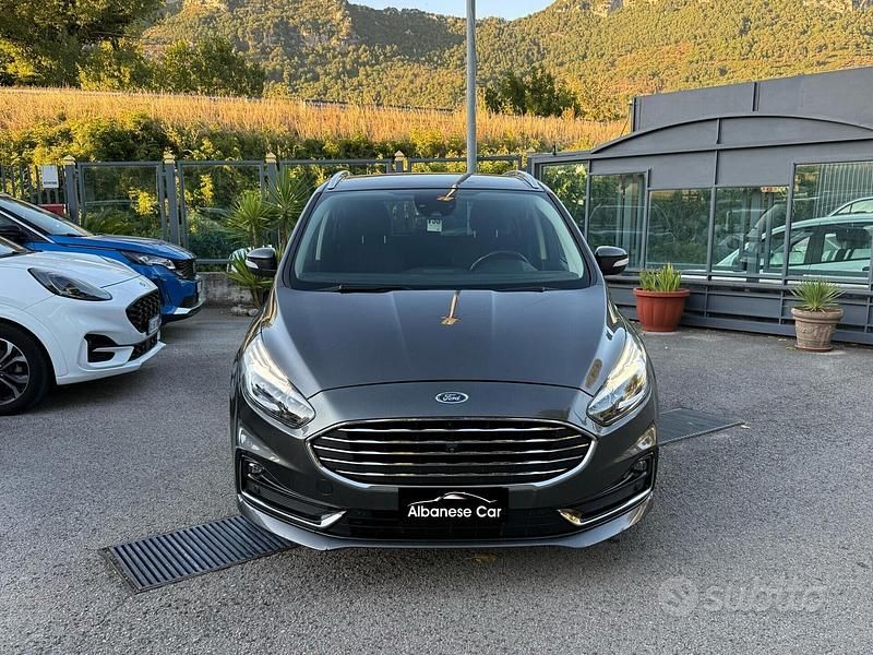 Begagnad Ford S-MAX Titanium 150 HK (110 kW) 2020 Grå Minibuss