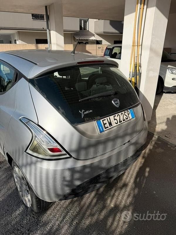 Usata Lancia Ypsilon 95 CV (69 kW) 2014 Grigio Utilitaria