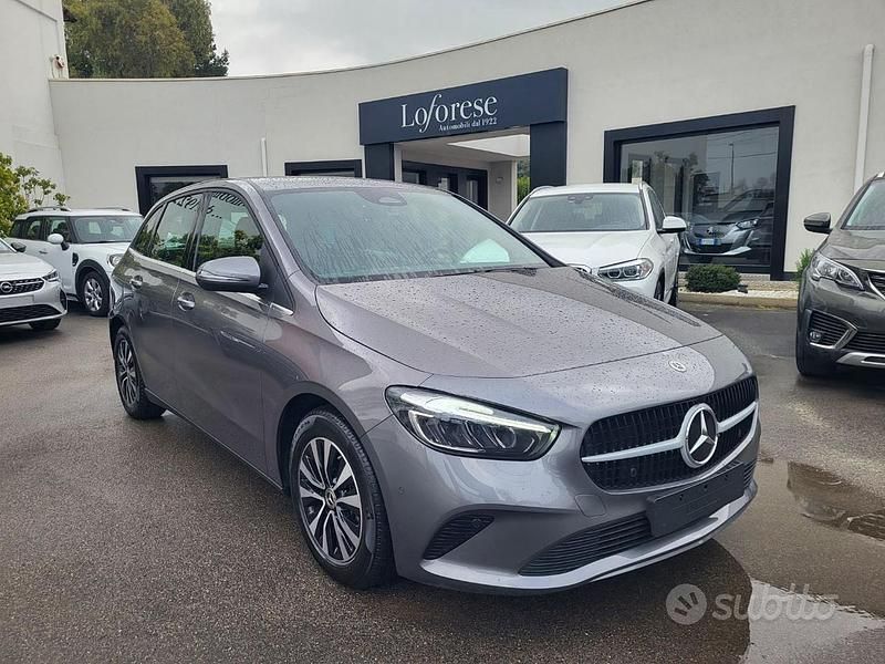 Usata Mercedes B180 Business 116 CV (85 kW) 2023 Grigio scuro metallizzato Monovolume