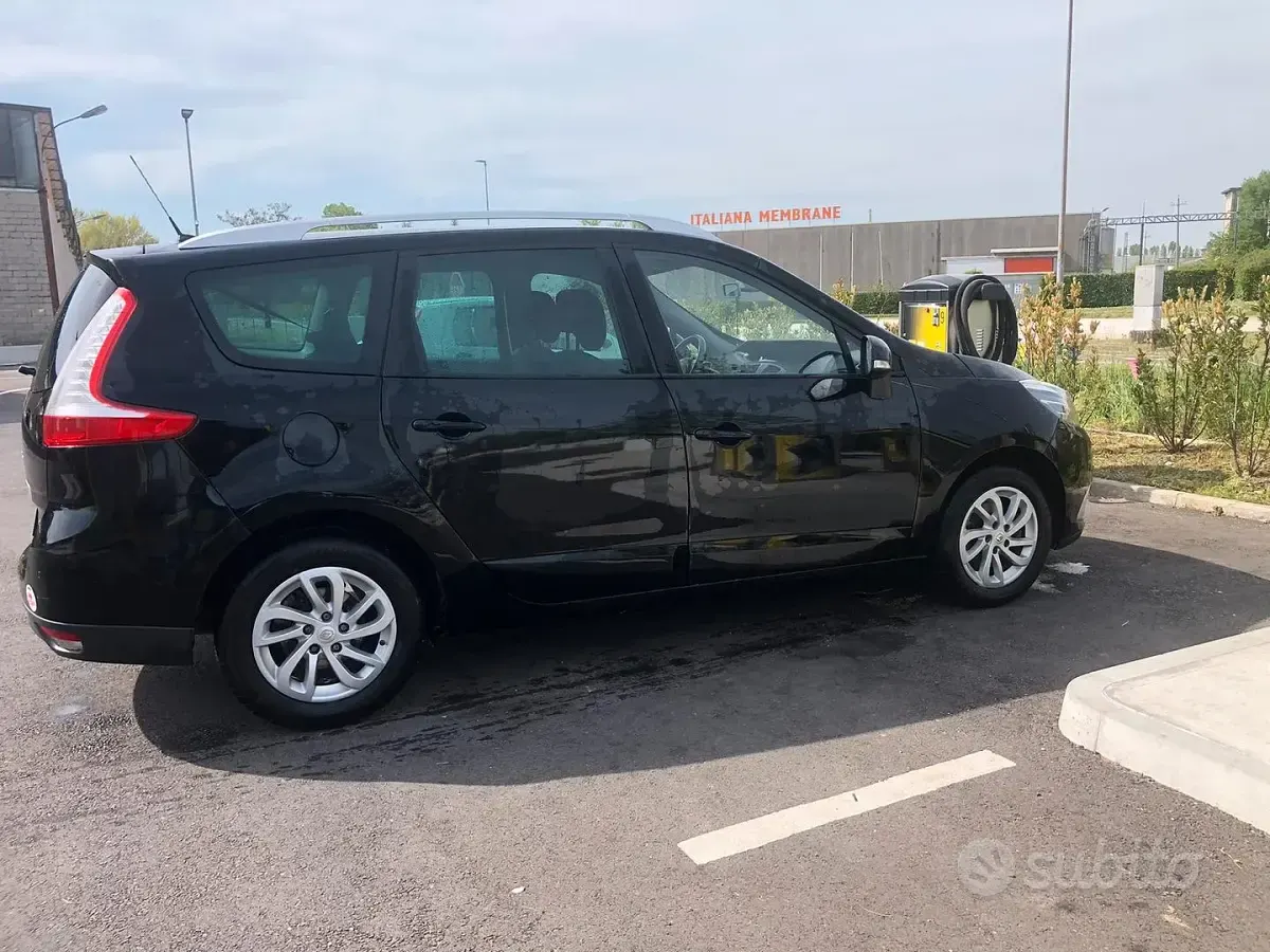 Usata Renault Scénic 110 CV (80 kW) 2015 Nero Monovolume