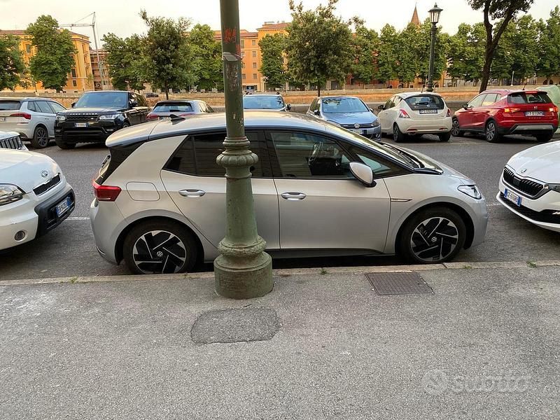 Argento Usata 2021 VW ID.3 Utilitaria | 15.000 € (Ottimo prezzo) - Immagine 1/4