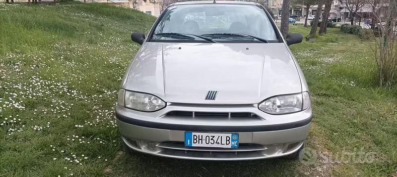 Usata Fiat Palio 68 CV (50 kW) 2000 Grigio Berlina