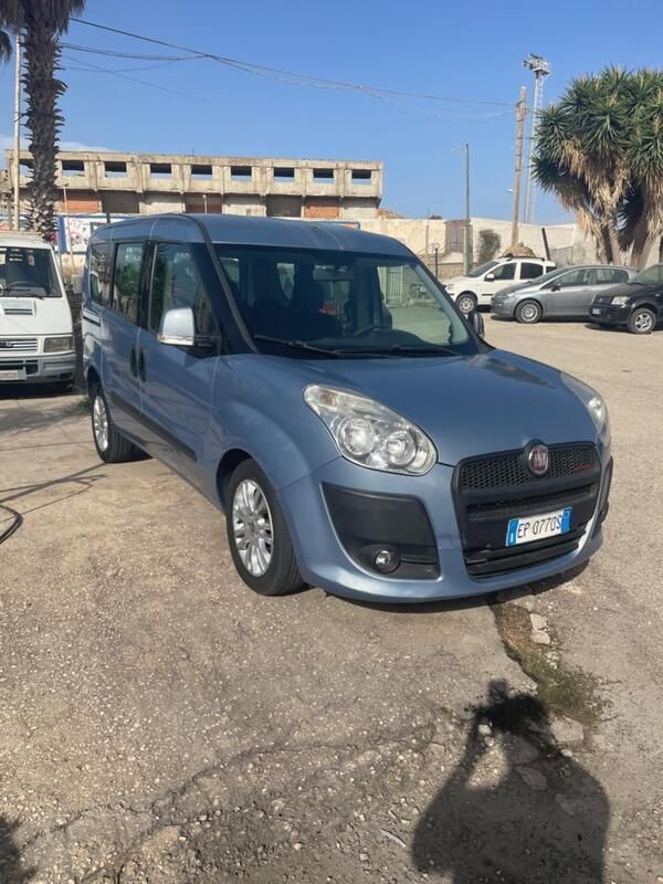 Usata Fiat Doblò 135 CV (99 kW) 2012 Grigio Monovolume