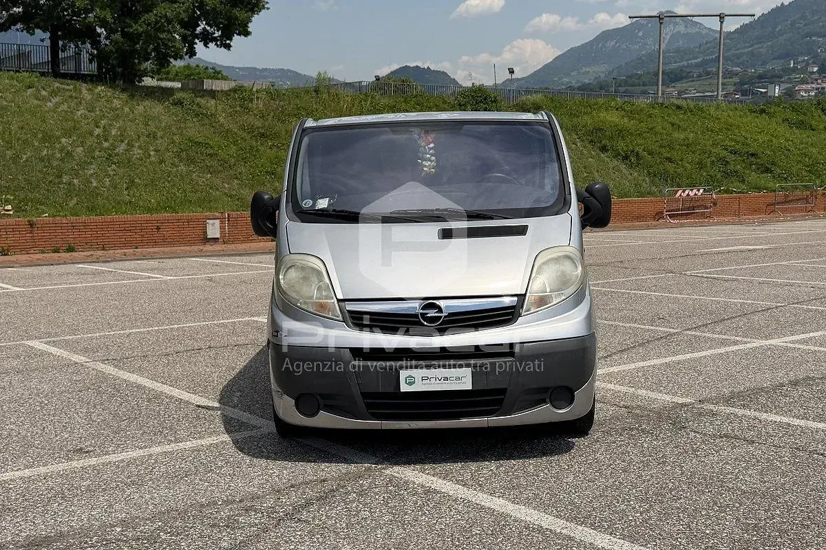 Usata Opel Vivaro 114 CV (83 kW) 2007 Grigio Monovolume