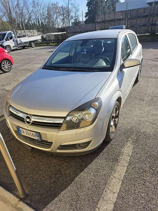 Usata Opel Astra Club 80 CV (58 kW) 2004 Grigio Berlina