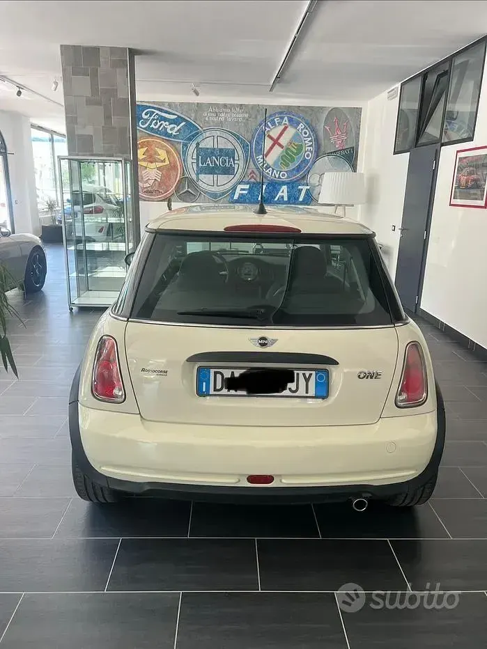 Begagnad Mini ONE 90 HK (66 kW) 2006 Beige Halvkombi