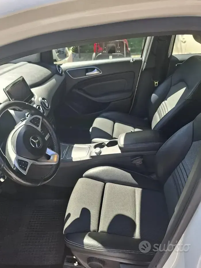 Usata Mercedes B180 109 CV (80 kW) 2017 Utilitaria