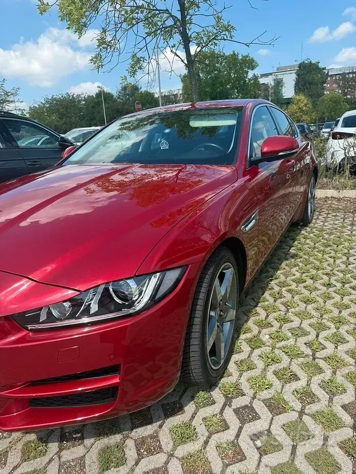 Usata Jaguar XE 180 CV (132 kW) 2016 Rosso Berlina